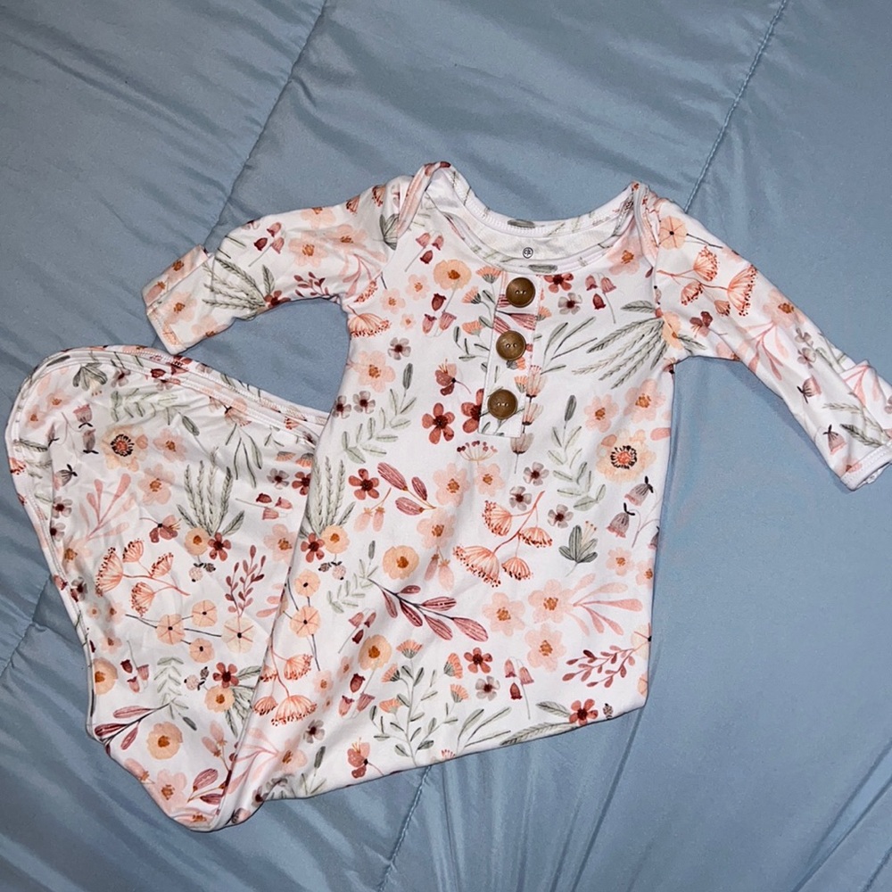 Caden Lane WREN'S WILDFLOWER NEWBORN BABY KNOT GOWN